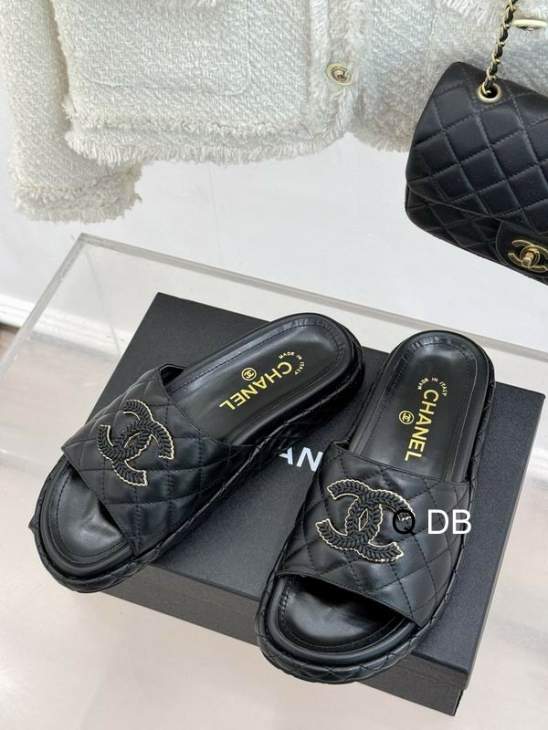 Picture of Chanel Slippers _SKUChanelsz35-40DB03183232